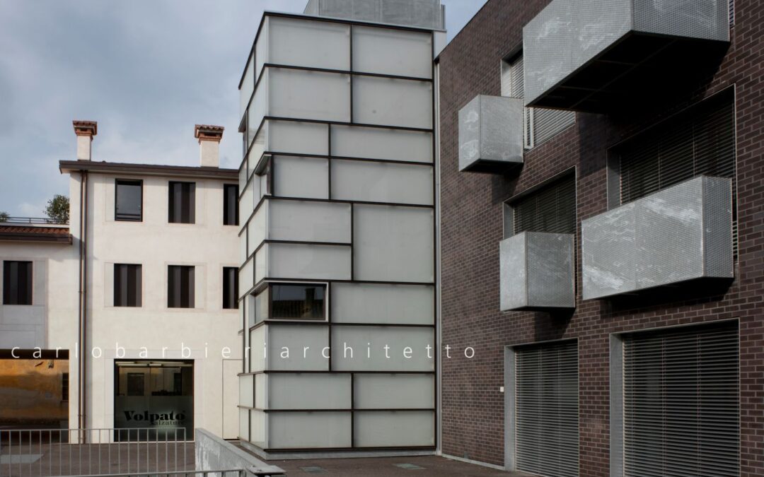 complesso residenziale e commerciale [113]